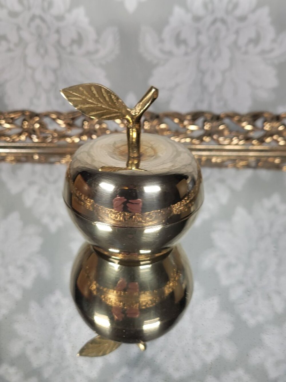 Vintage Brass Apple Trinket Box / Jewelry Dish - Lidded